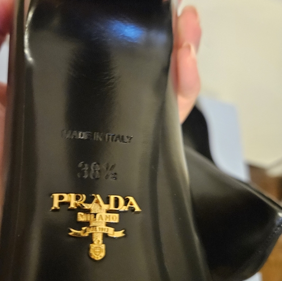 PRADA CALZARURE DONNA “SPAZZOLATO” PUMP Size 38.5 $1200 NIB Black - Picture 6 of 7